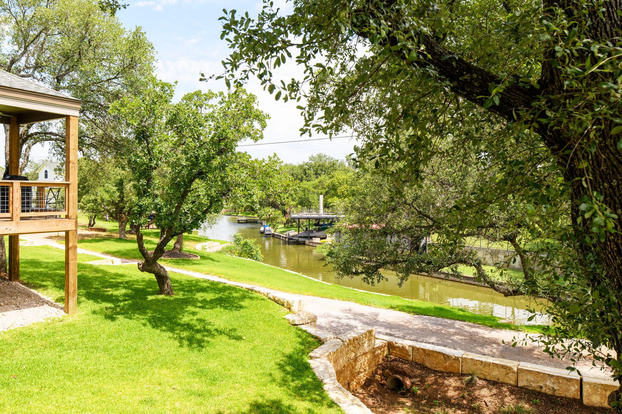 302 Castlehigh Dr, Granite Shoals, TX 78654