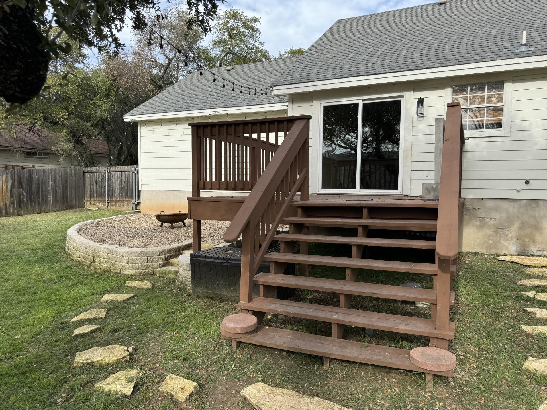 104 Cowal Dr S, Briarcliff, TX 78669