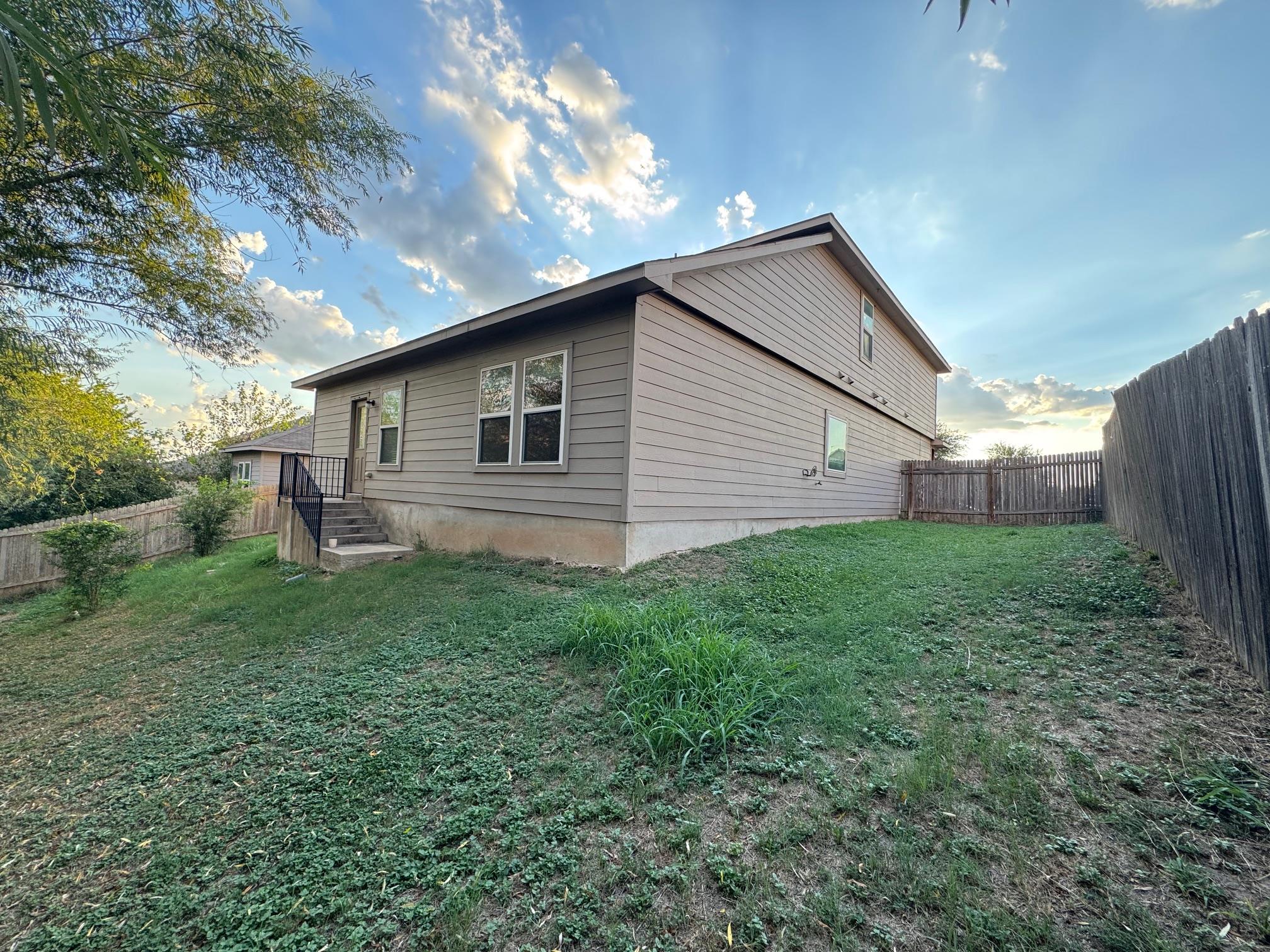 117 Kemah Dr, Kyle, TX 78640