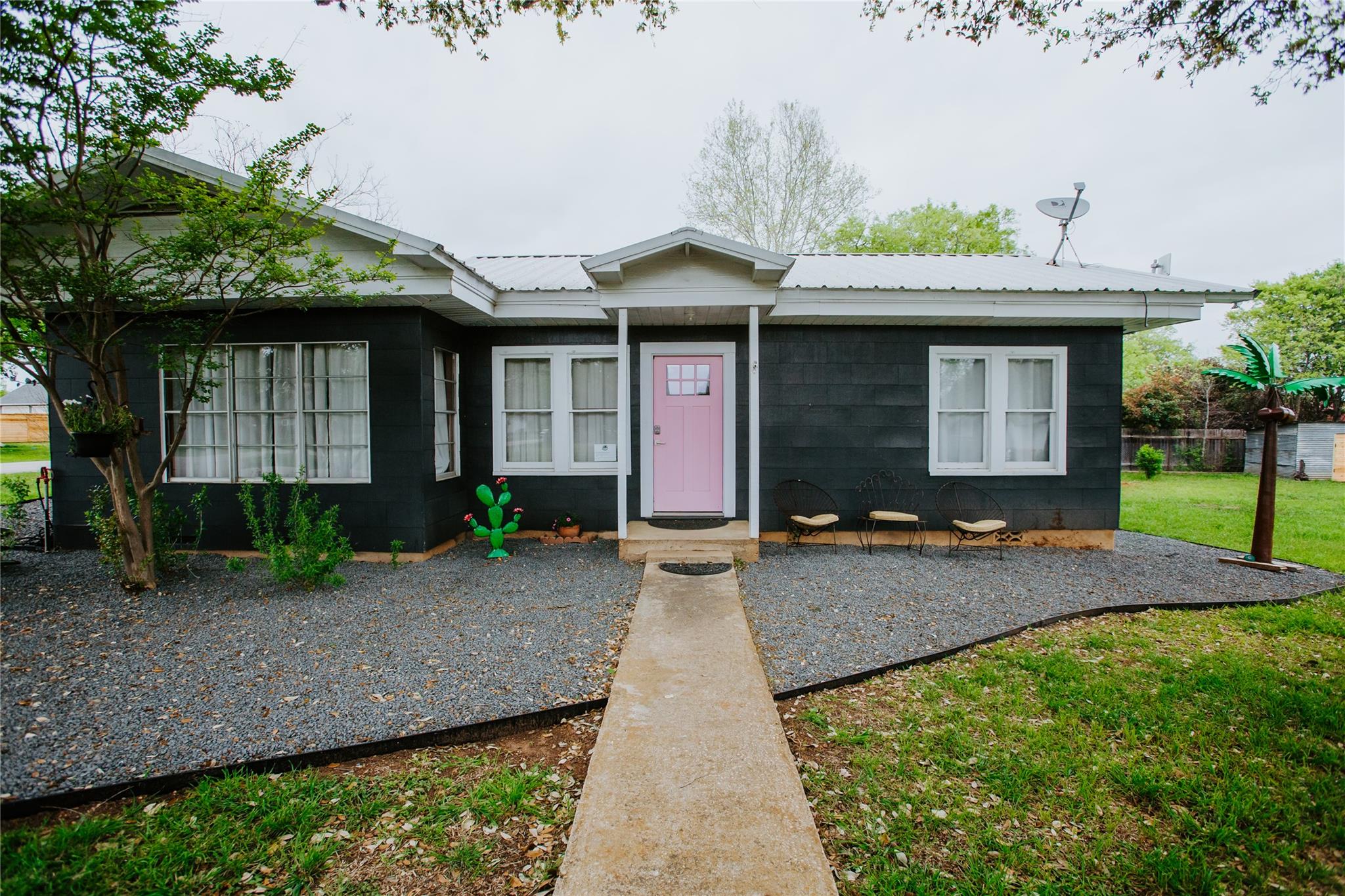 604 W Pecan St, Johnson City, TX 78636