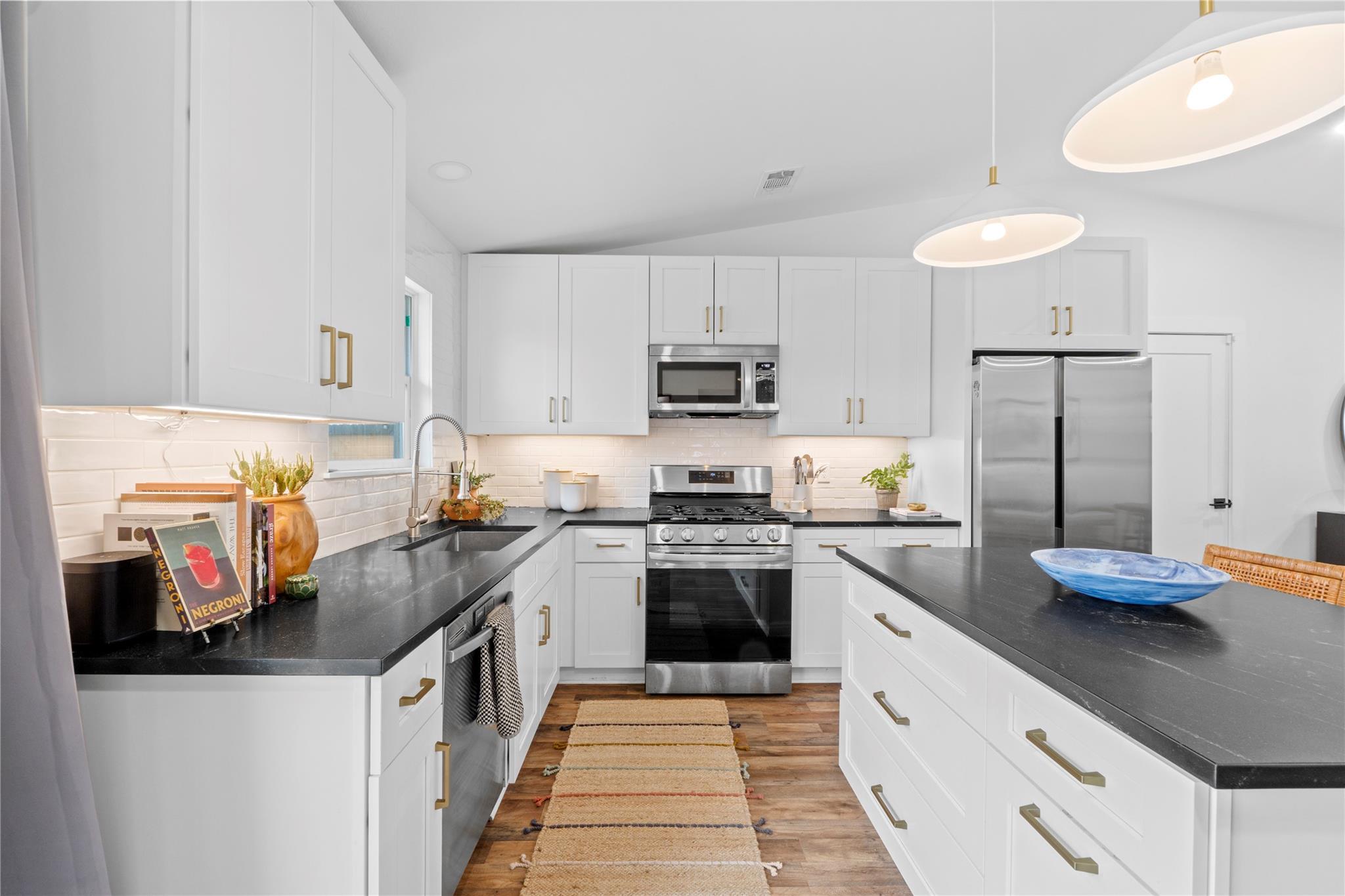 6809 Roanoke Dr, Austin, TX 78723