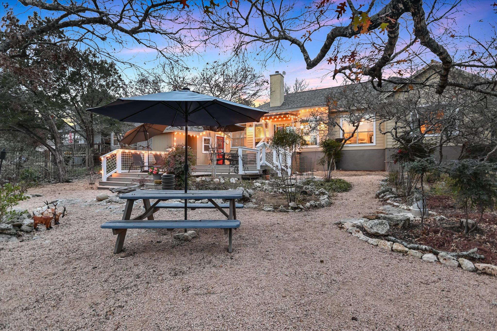 11 CREEKSIDE Dr, Wimberley, TX 78676