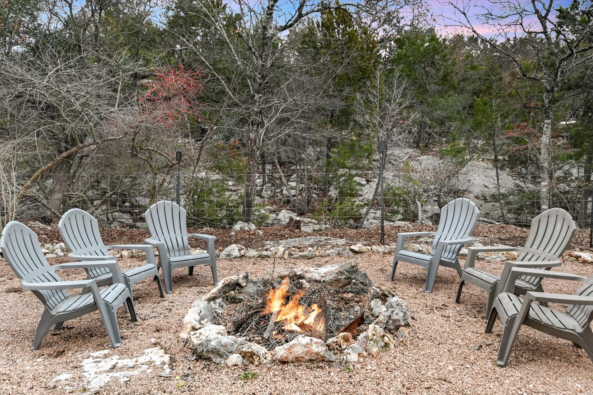 11 CREEKSIDE Dr, Wimberley, TX 78676