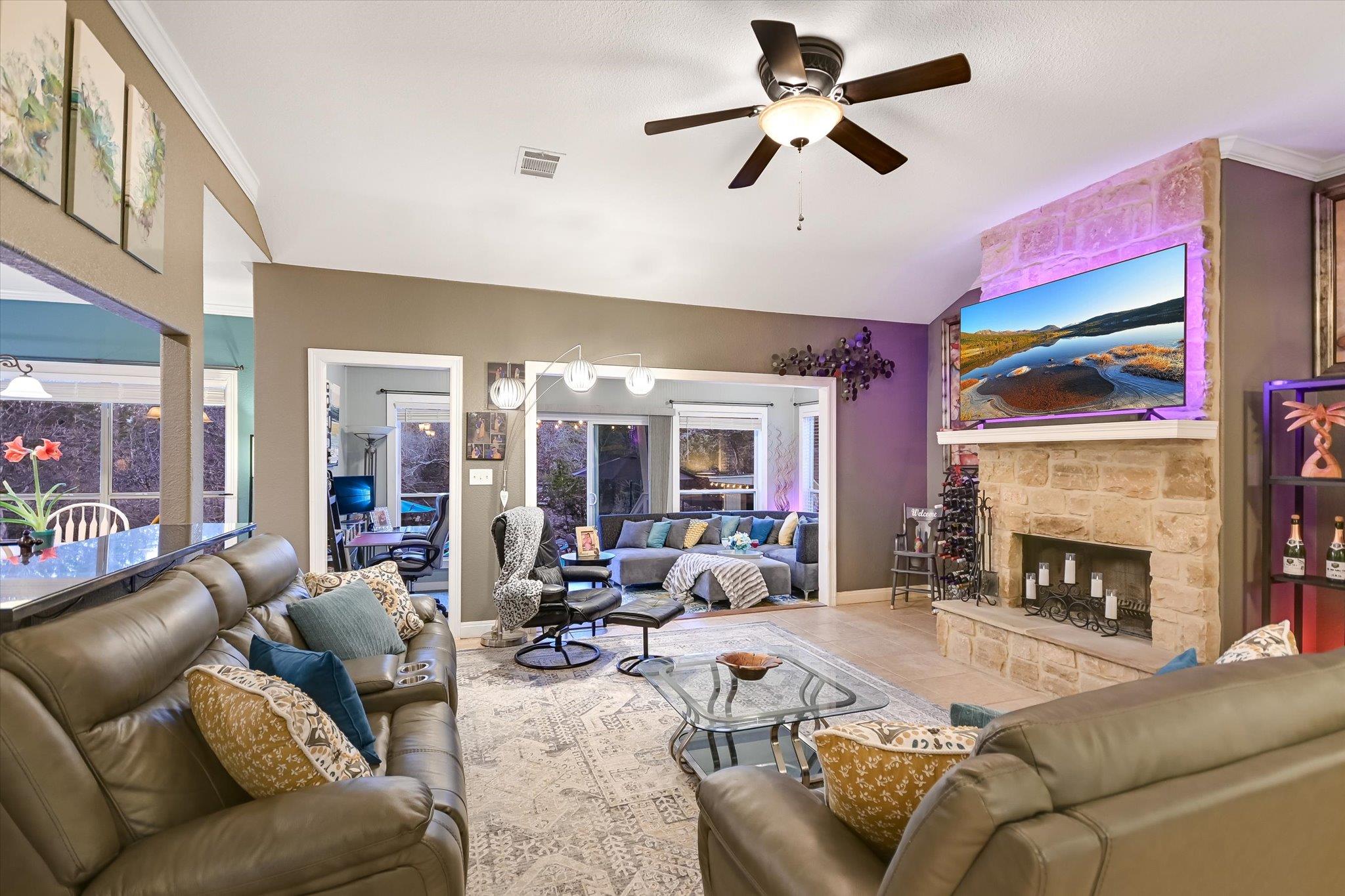 11 CREEKSIDE Dr, Wimberley, TX 78676