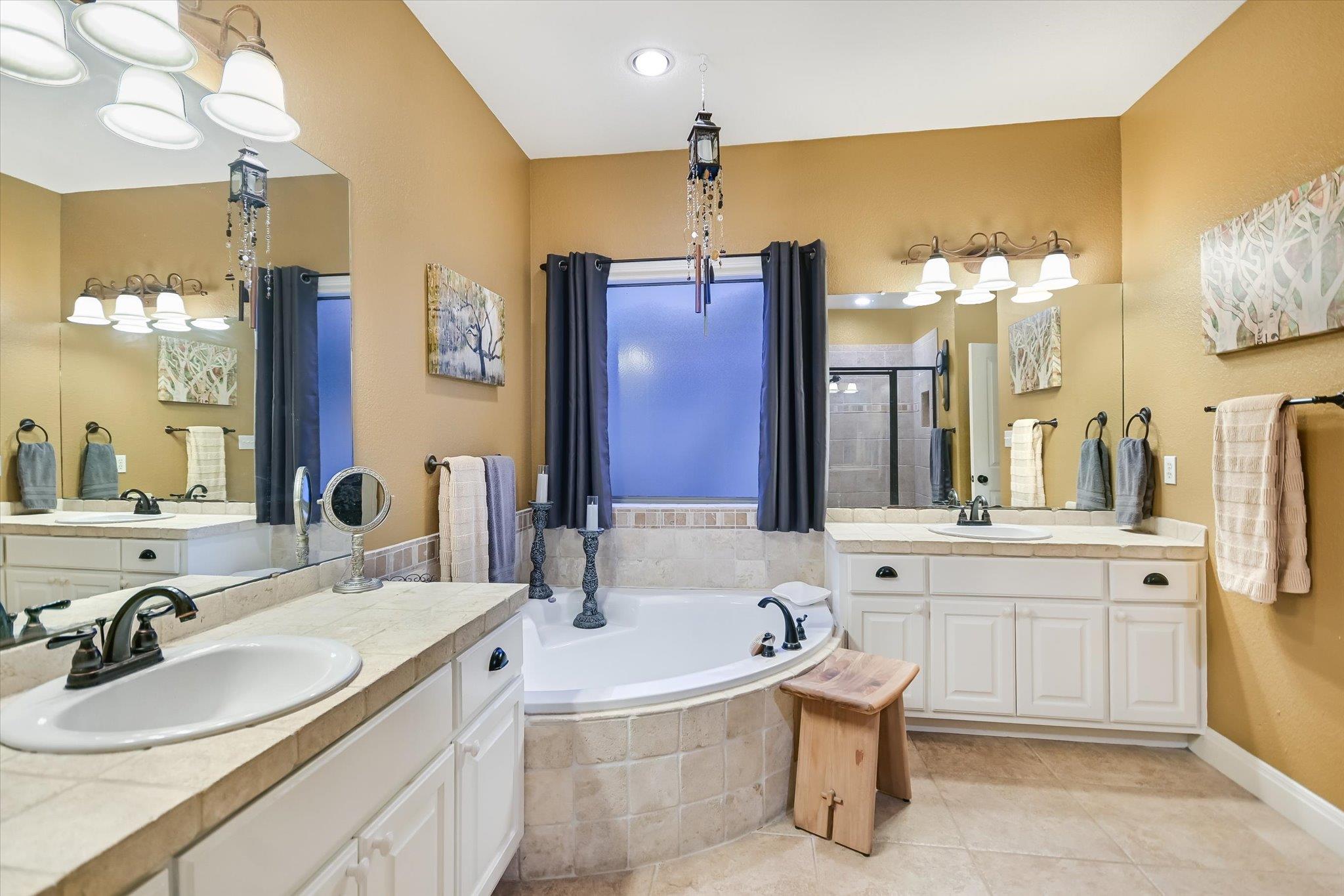 11 CREEKSIDE Dr, Wimberley, TX 78676