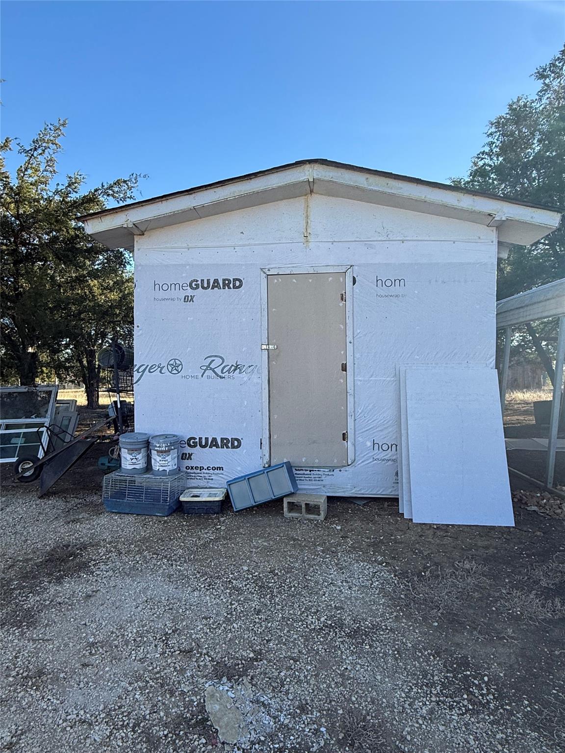 301 Longhorn Trl, Paige, TX 78659