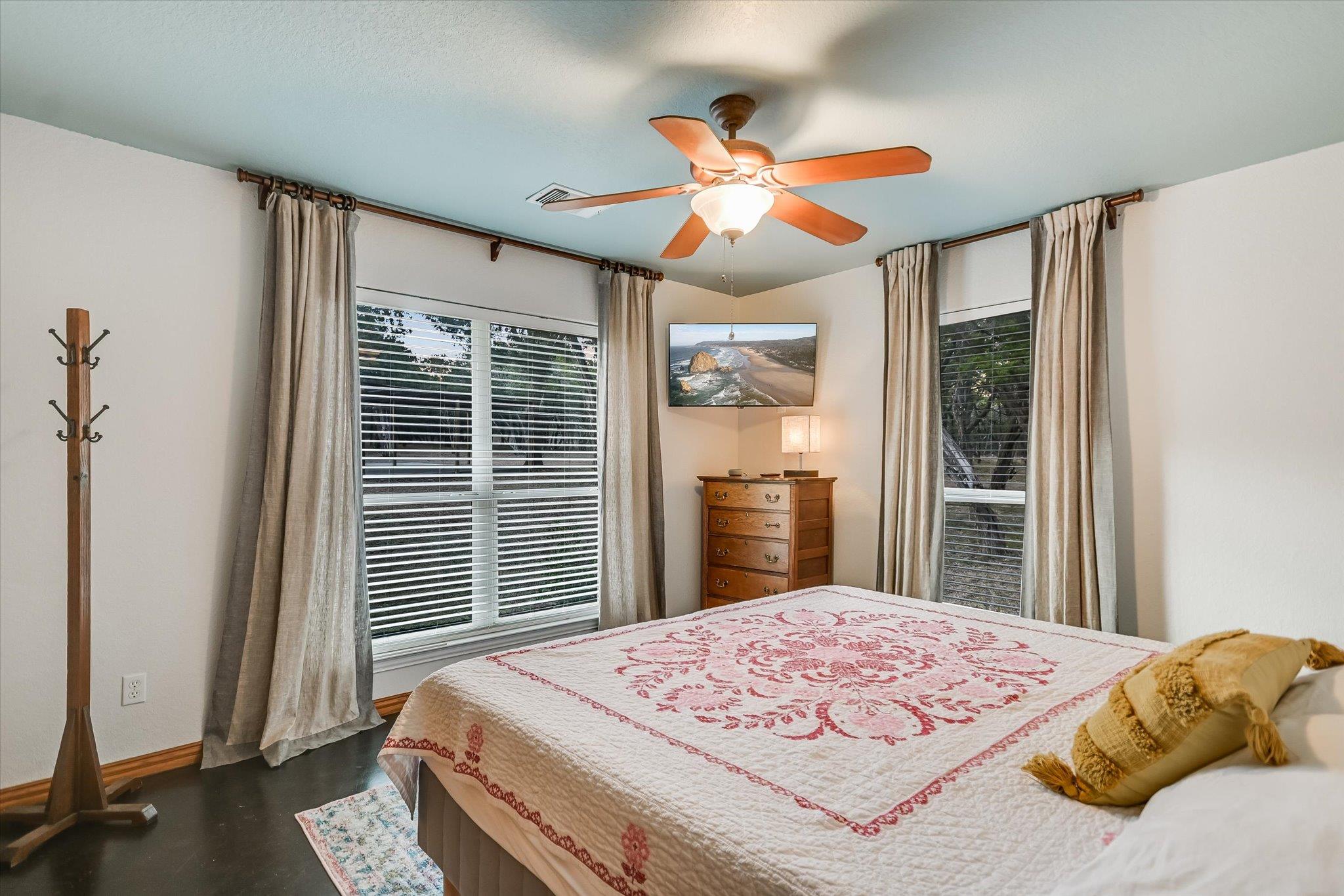 200 WINDMILL OAKS Dr, Wimberley, TX 78676