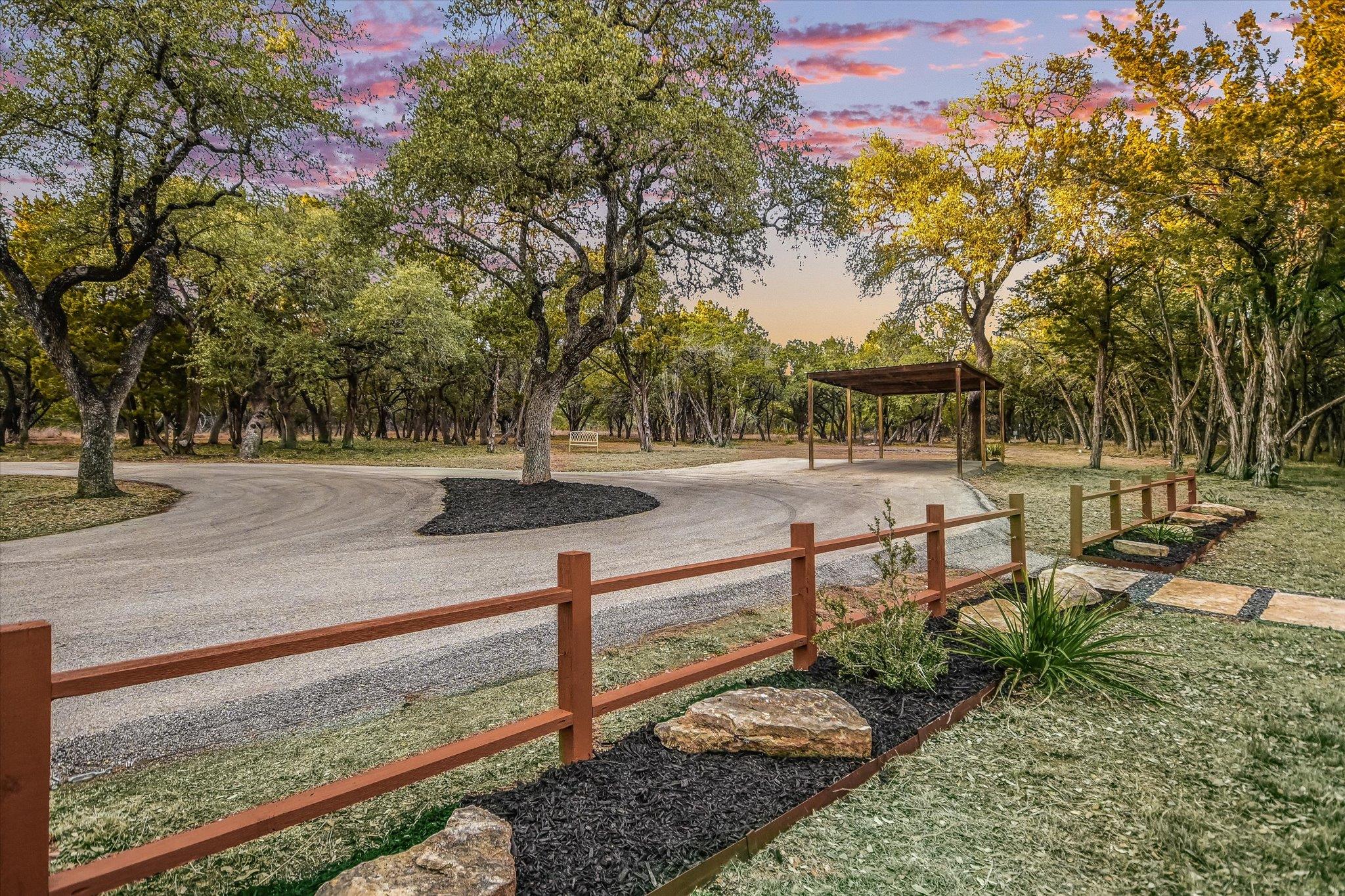 200 WINDMILL OAKS Dr, Wimberley, TX 78676