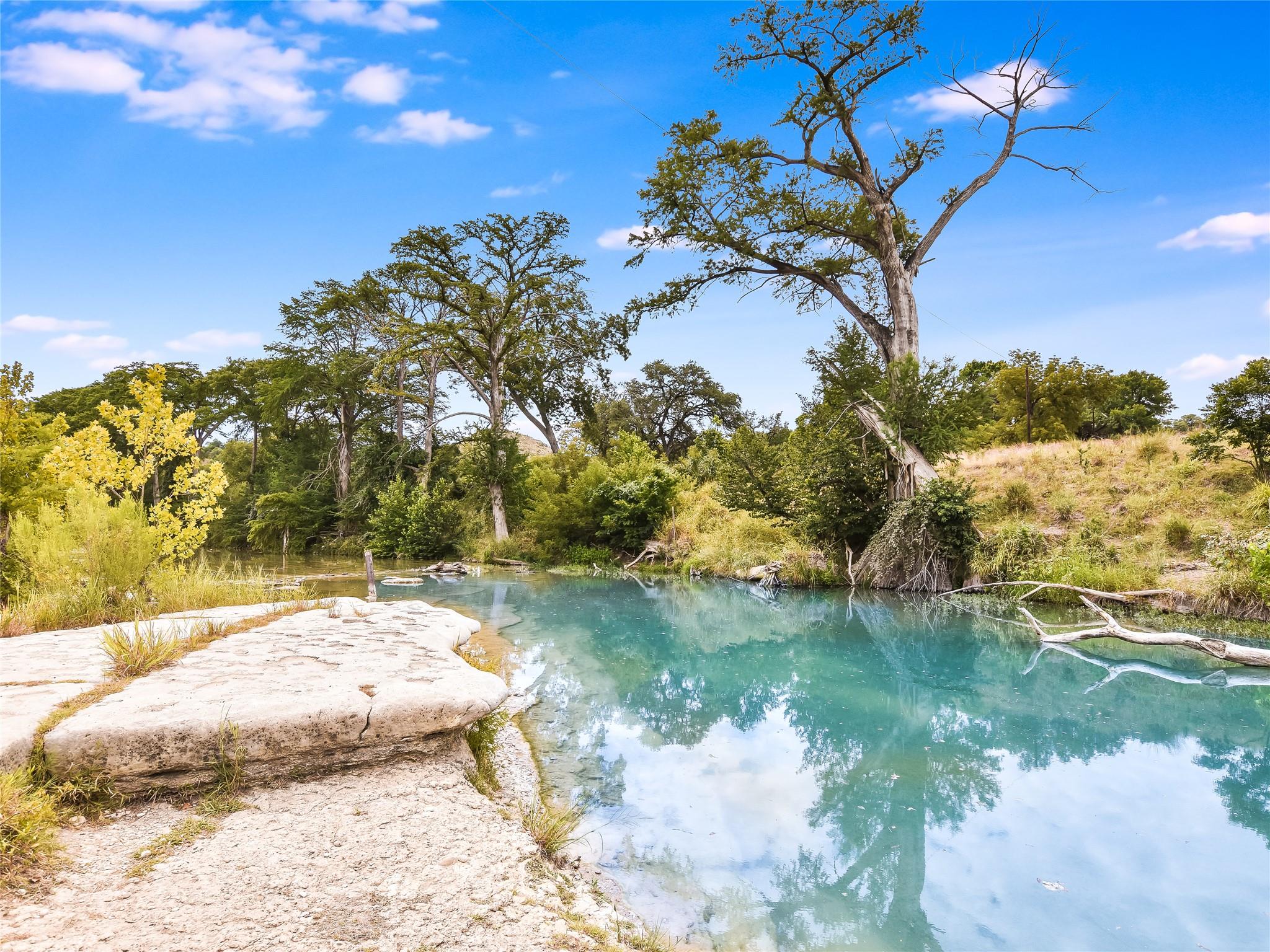 200 WINDMILL OAKS Dr, Wimberley, TX 78676