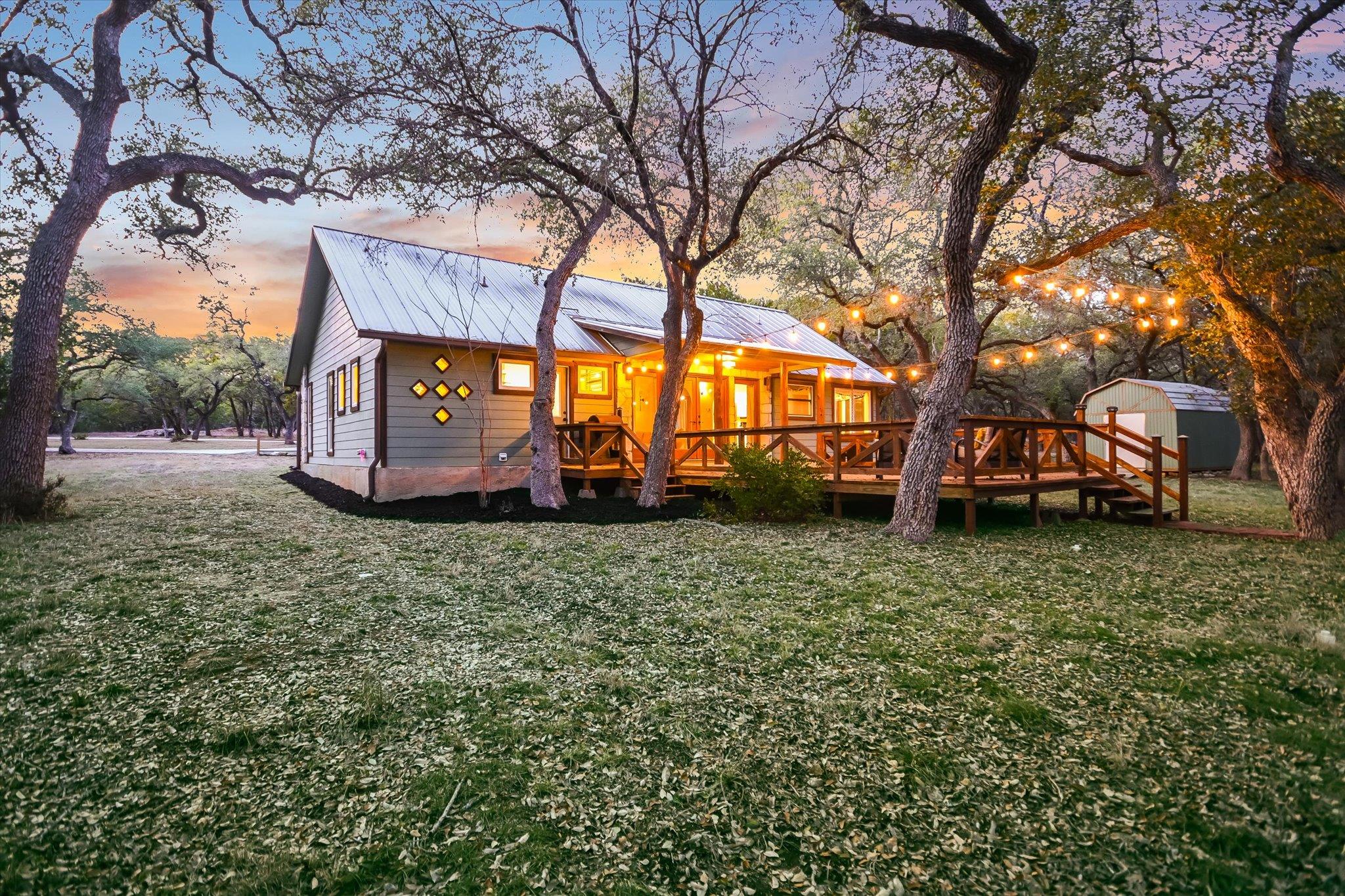 200 WINDMILL OAKS Dr, Wimberley, TX 78676