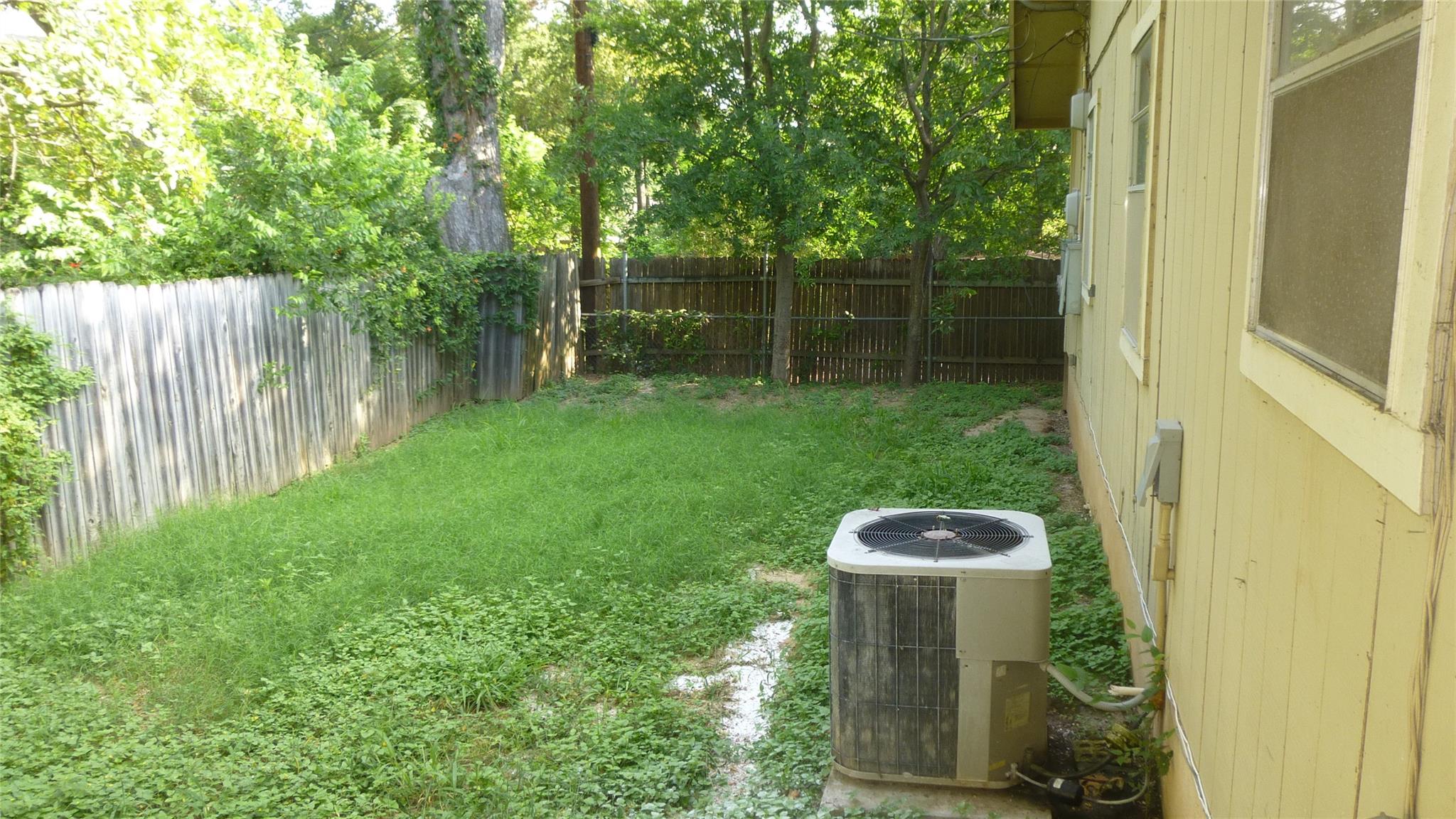 3402 S Oak Dr # B, Austin, TX 78704