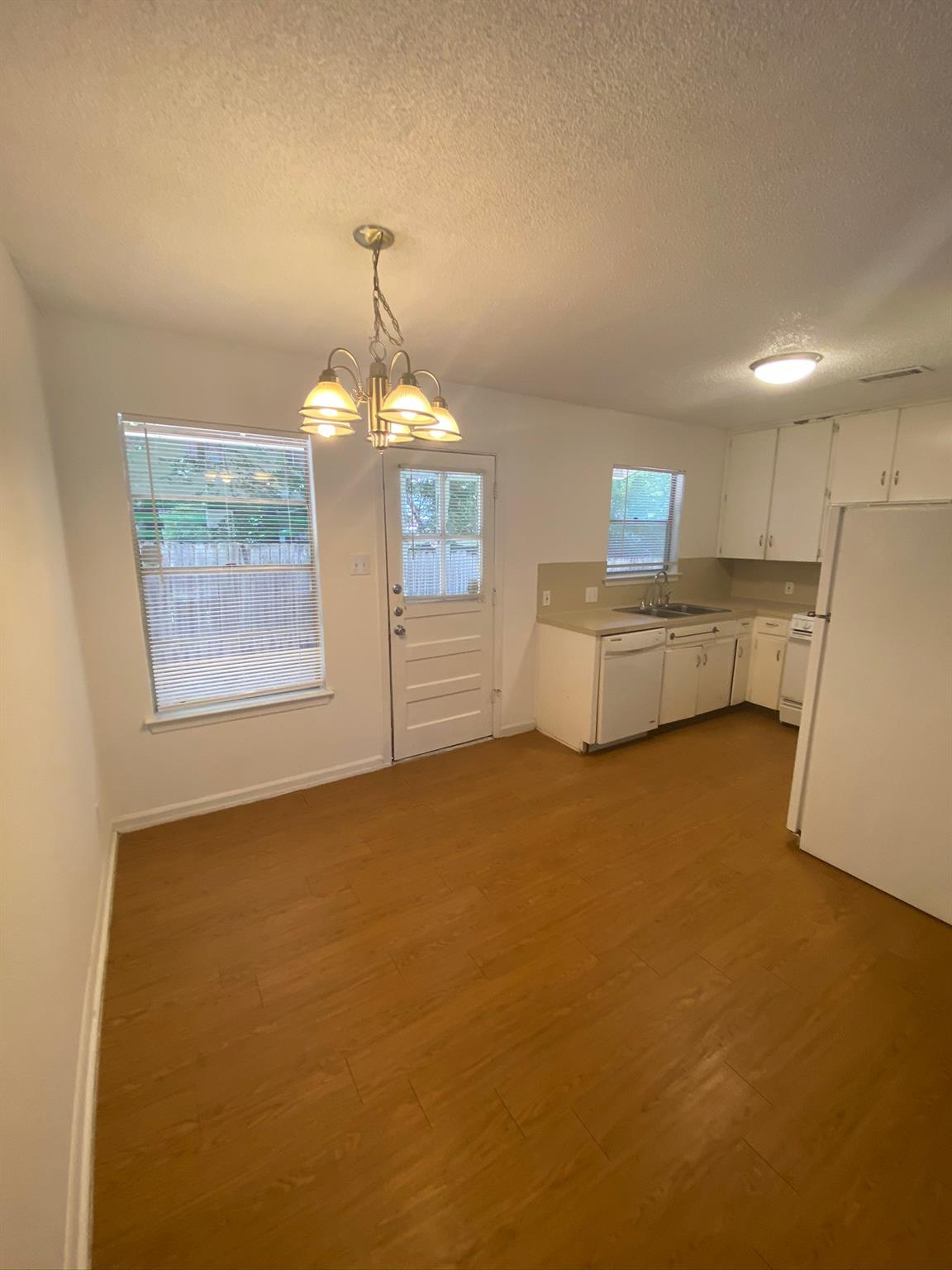 3402 S Oak Dr # B, Austin, TX 78704