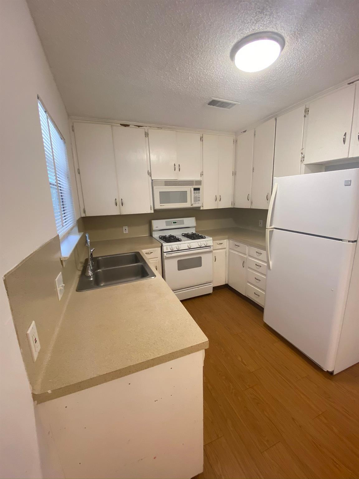 3402 S Oak Dr # B, Austin, TX 78704