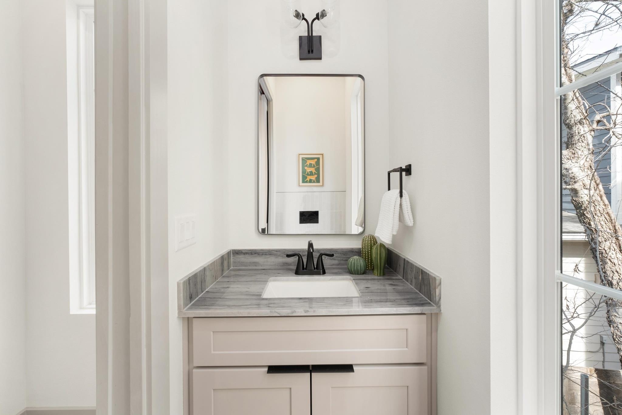 1736 Bunche Rd # B2, Austin, TX 78721