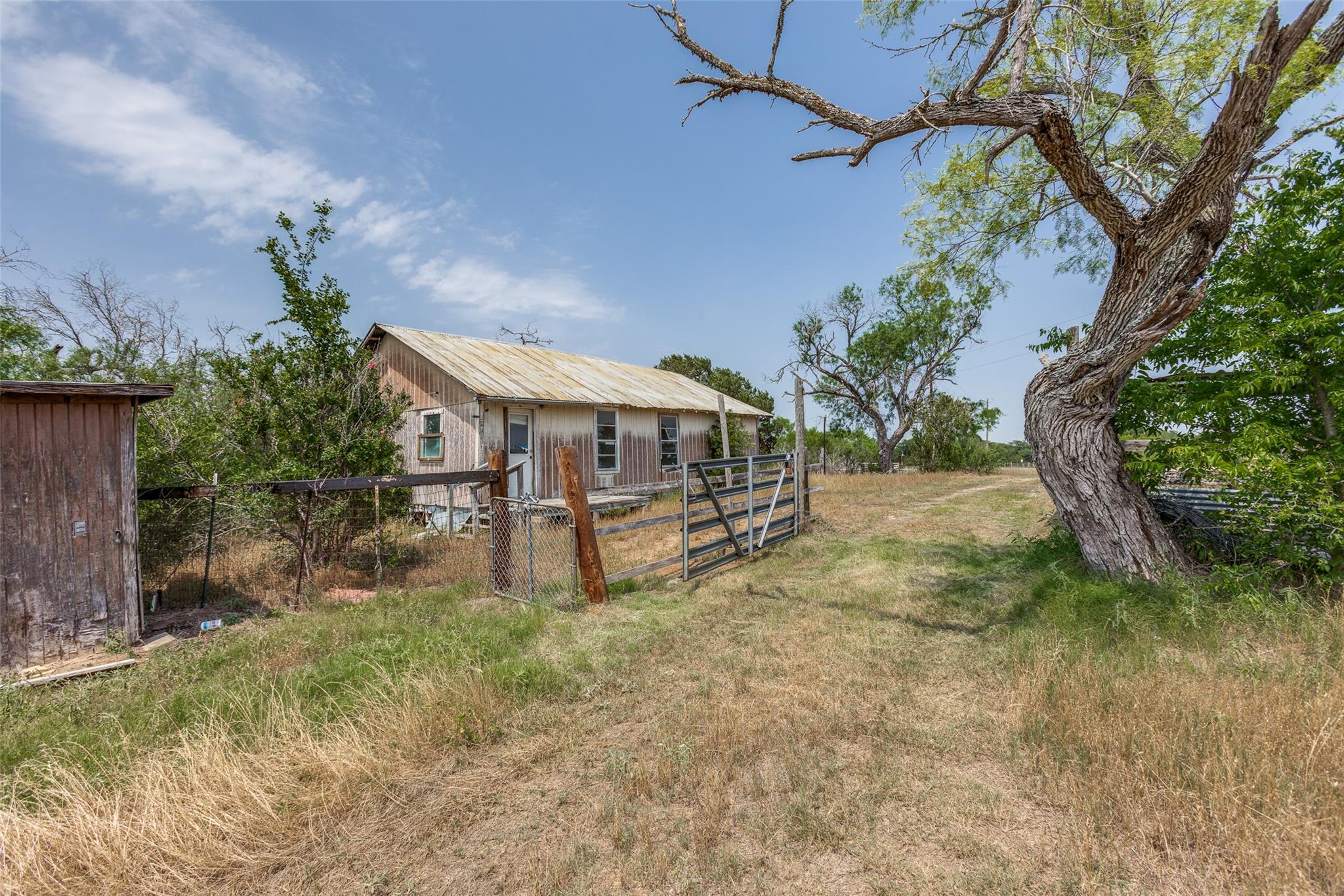 9557 Fm 86, Lockhart, TX 78644