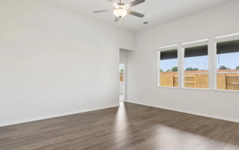 225 Divisadero Dr, Hutto, TX 78634