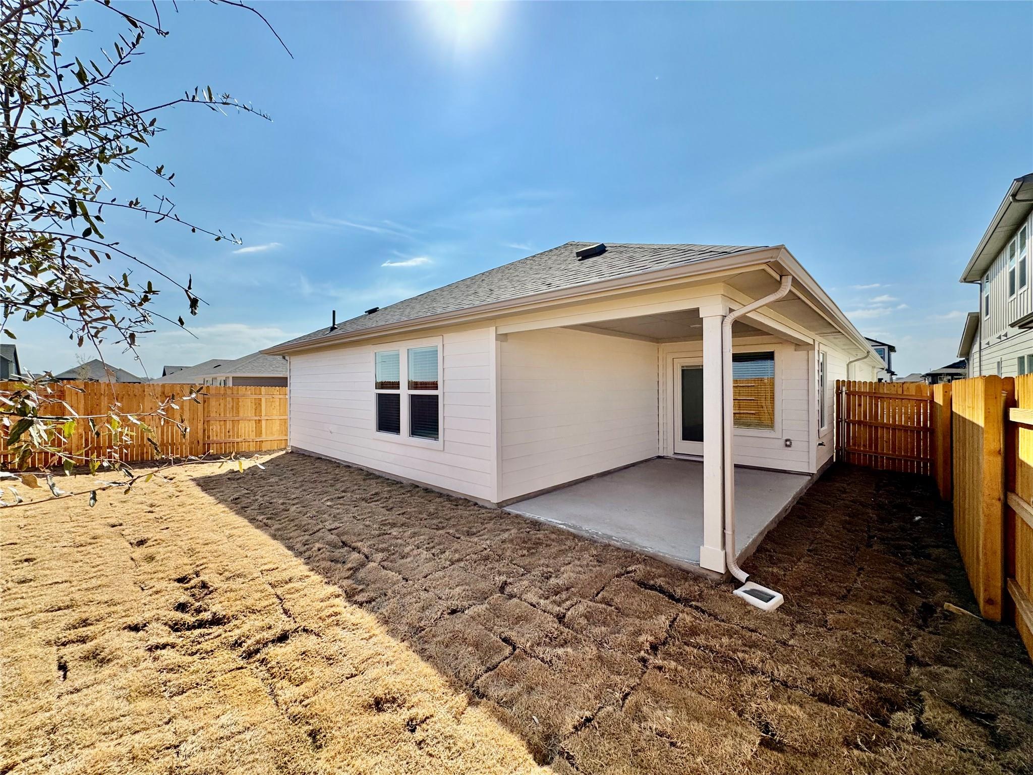 129 Holmby Dr, Hutto, TX 78634