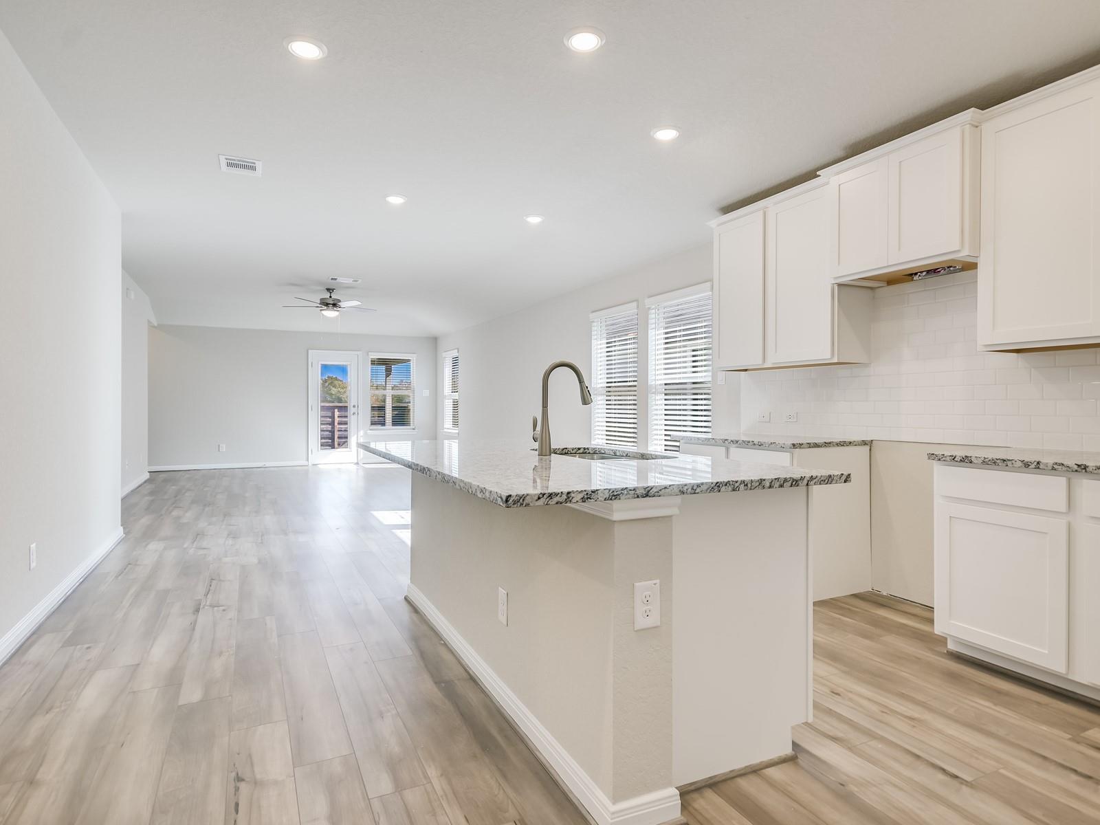 129 Holmby Dr, Hutto, TX 78634