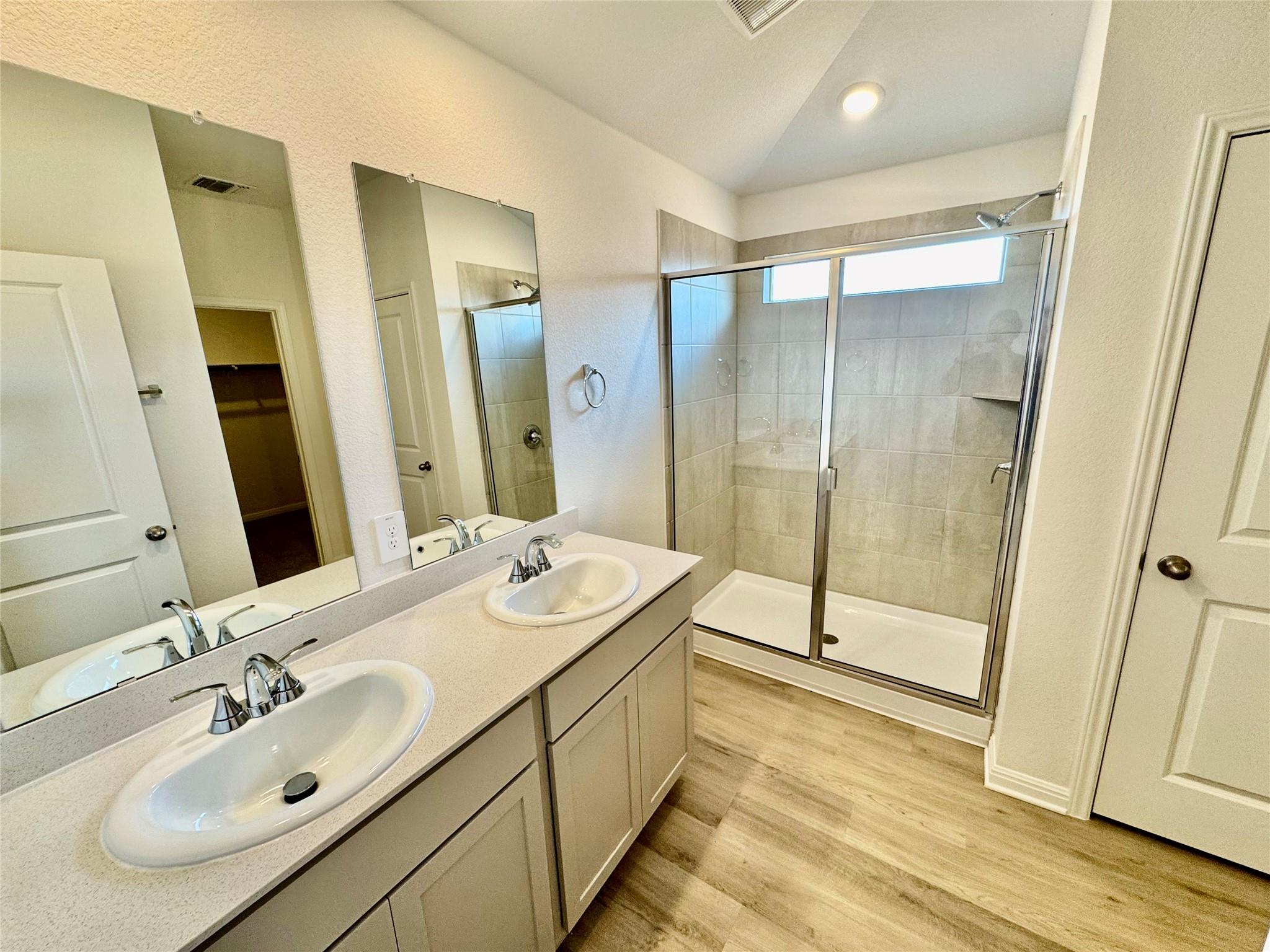 129 Holmby Dr, Hutto, TX 78634