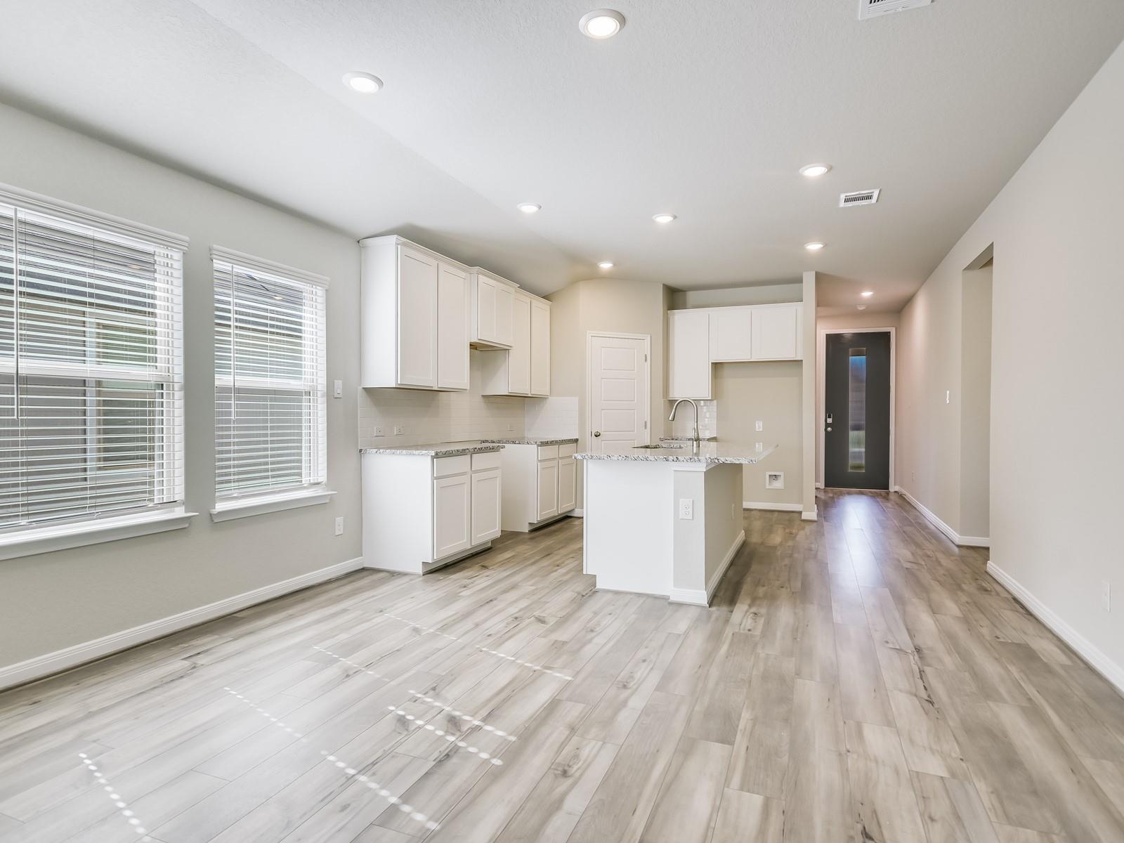 129 Holmby Dr, Hutto, TX 78634