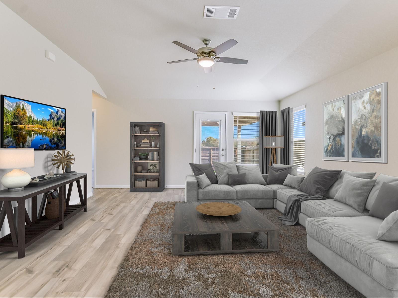 129 Holmby Dr, Hutto, TX 78634