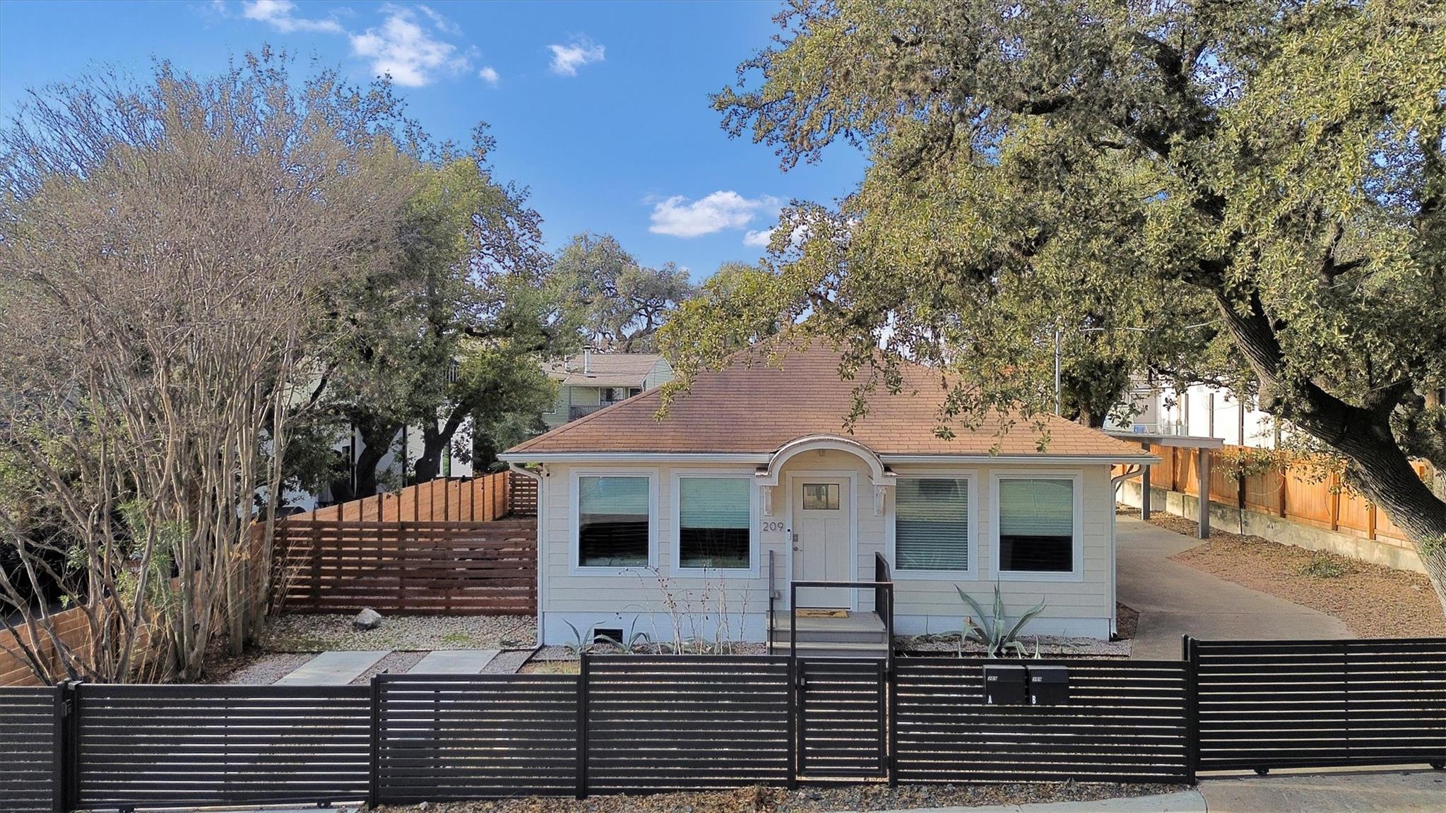 209 E Live Oak St # 1/2, Austin, TX 78704