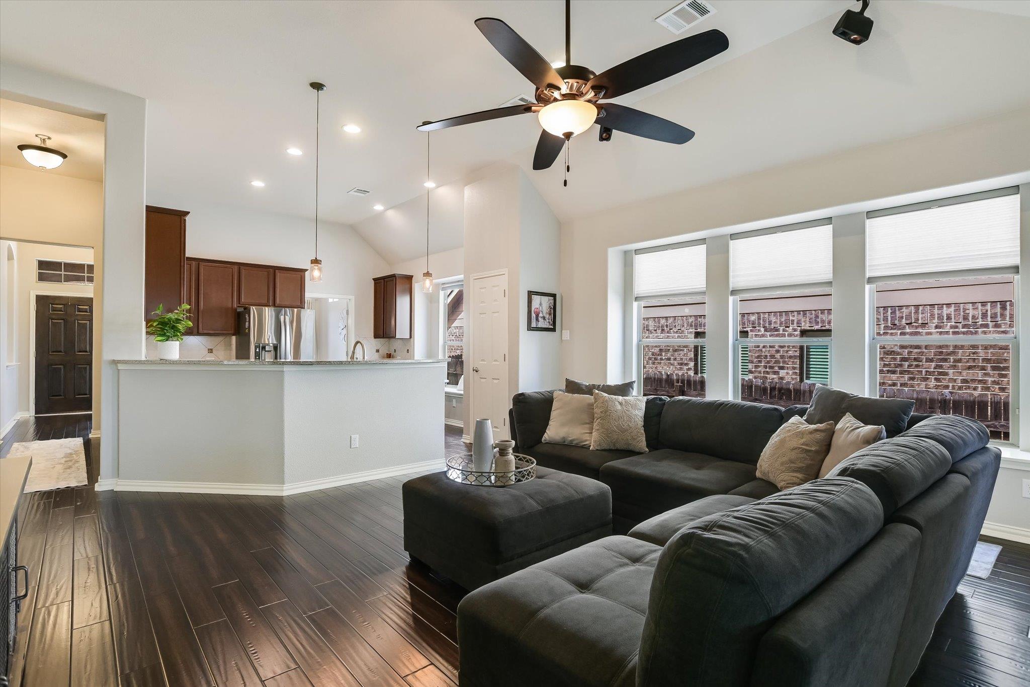 528 Loma Cedro Bnd, Leander, TX 78641