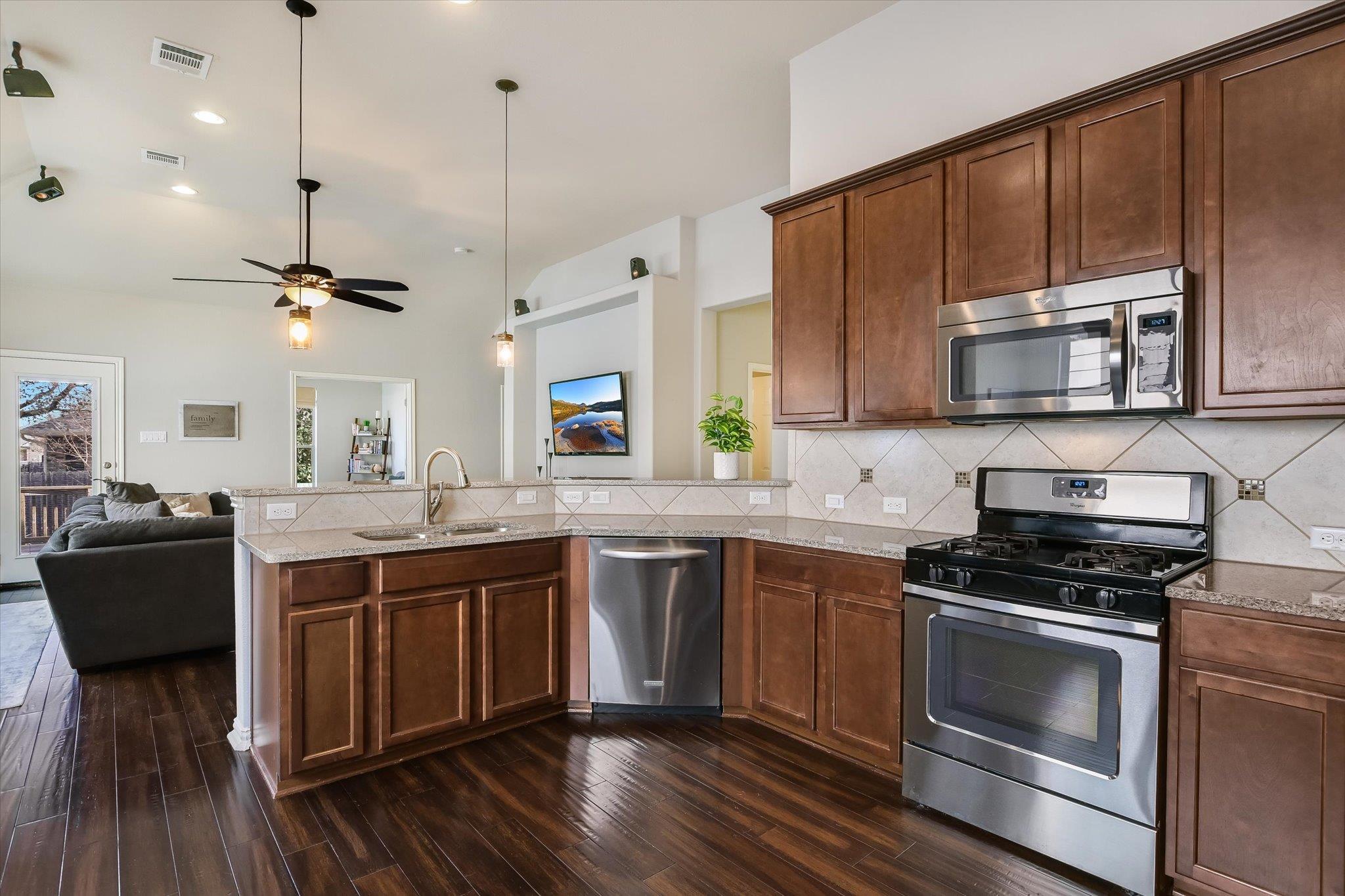 528 Loma Cedro Bnd, Leander, TX 78641