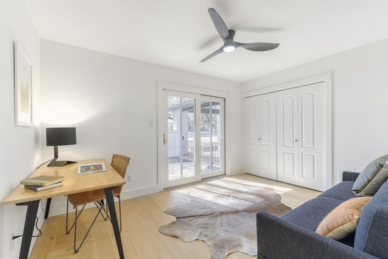 8702 Balcones Club Dr, Austin, TX 78750