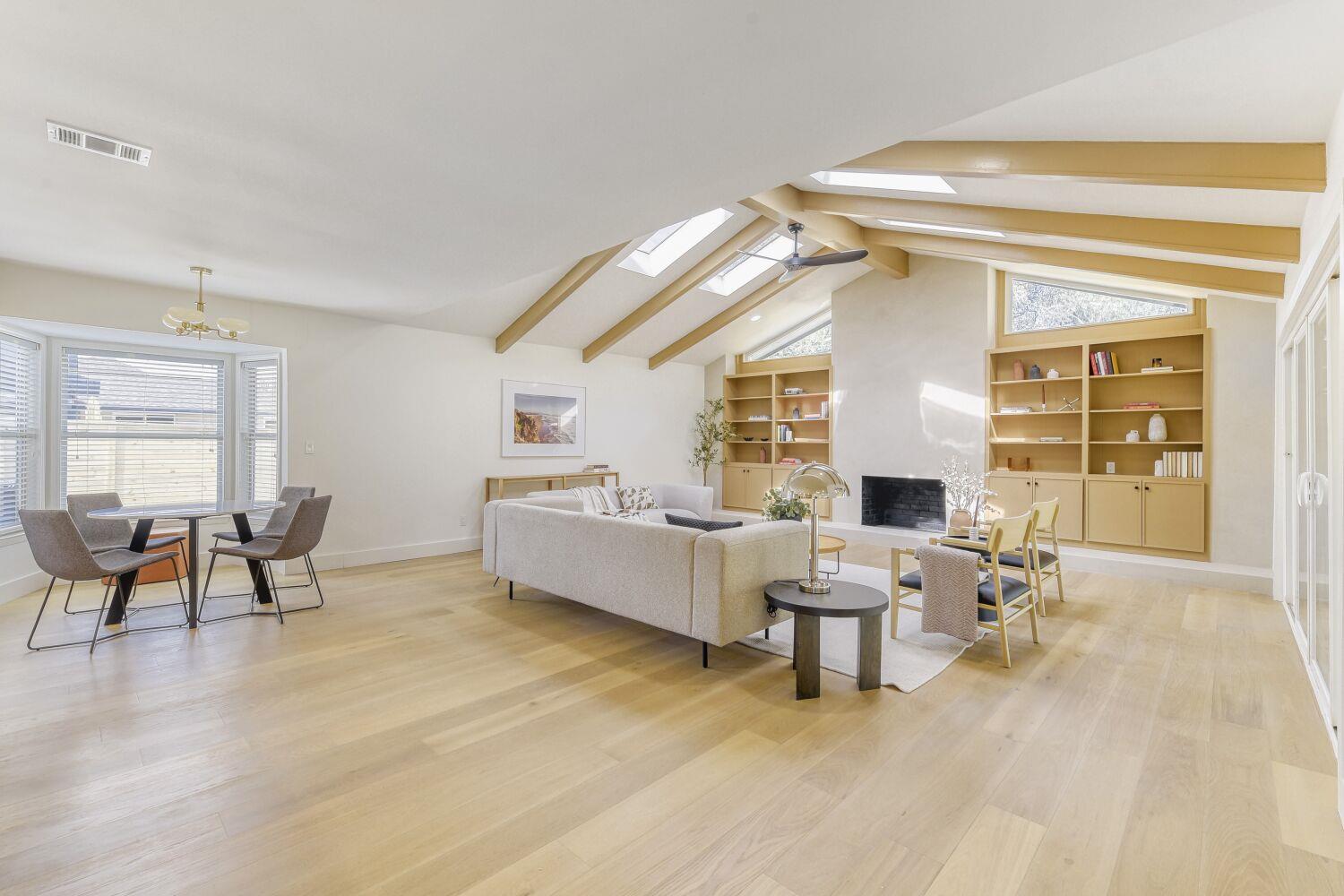 8702 Balcones Club Dr, Austin, TX 78750