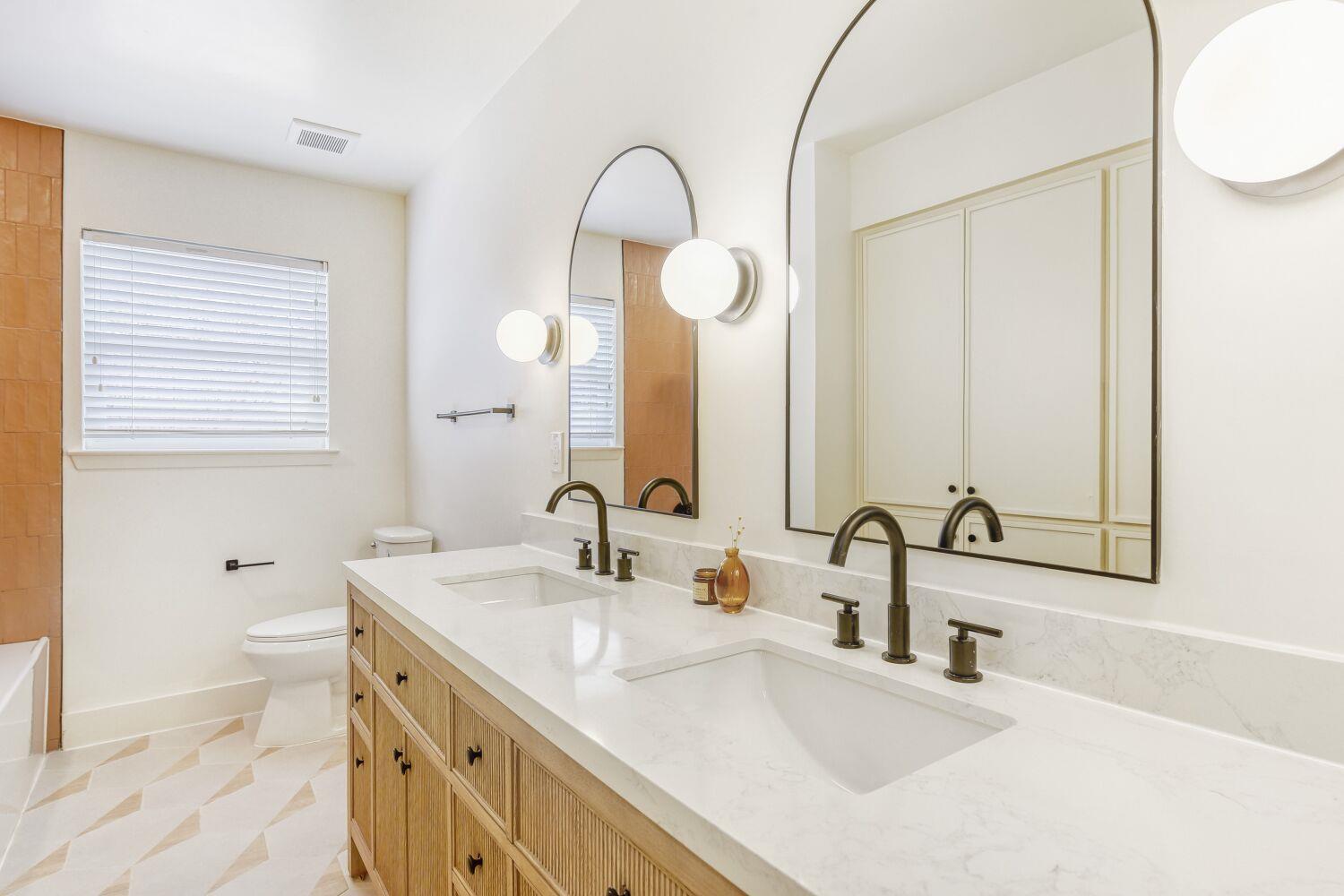 8702 Balcones Club Dr, Austin, TX 78750