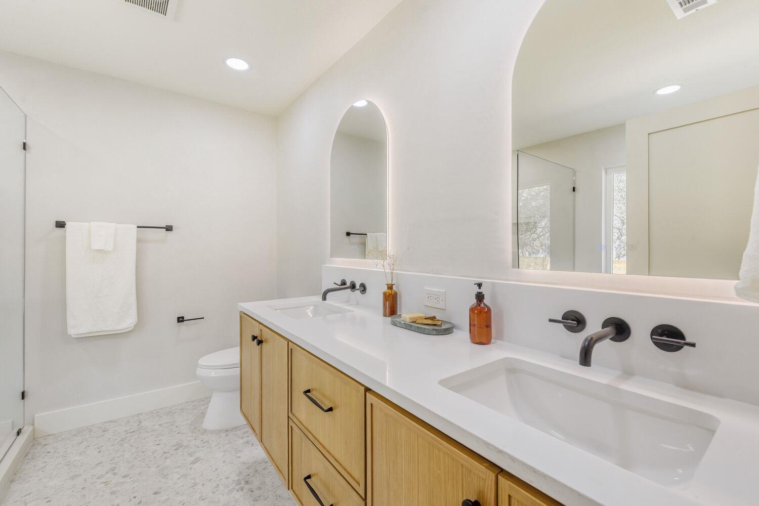 8702 Balcones Club Dr, Austin, TX 78750