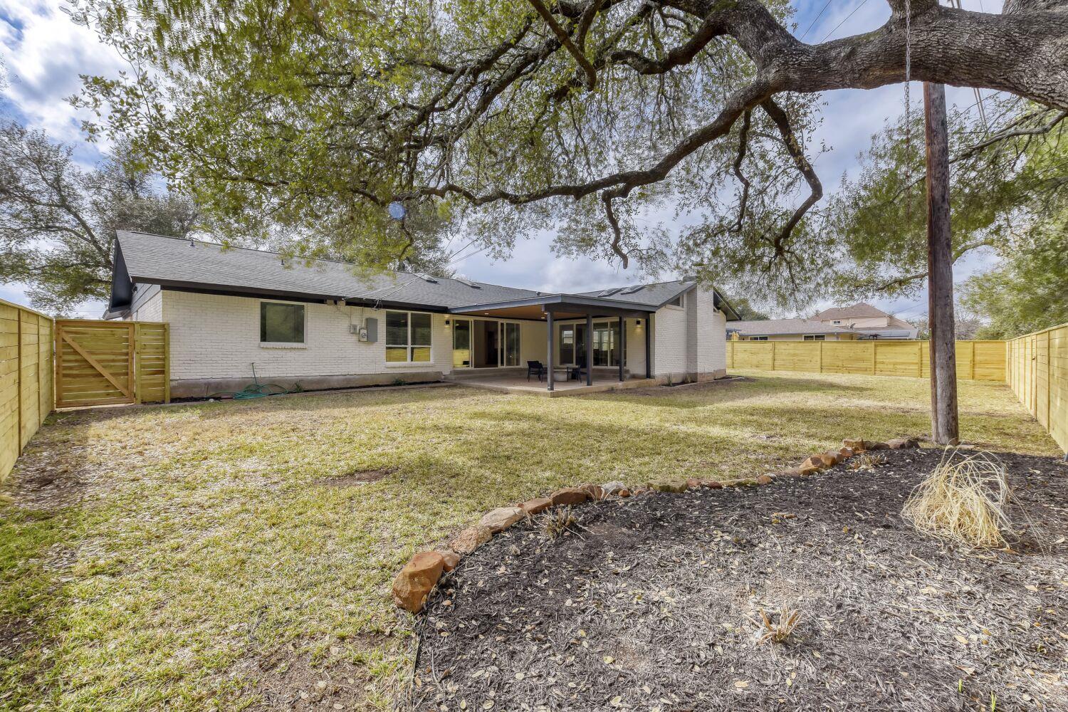 8702 Balcones Club Dr, Austin, TX 78750