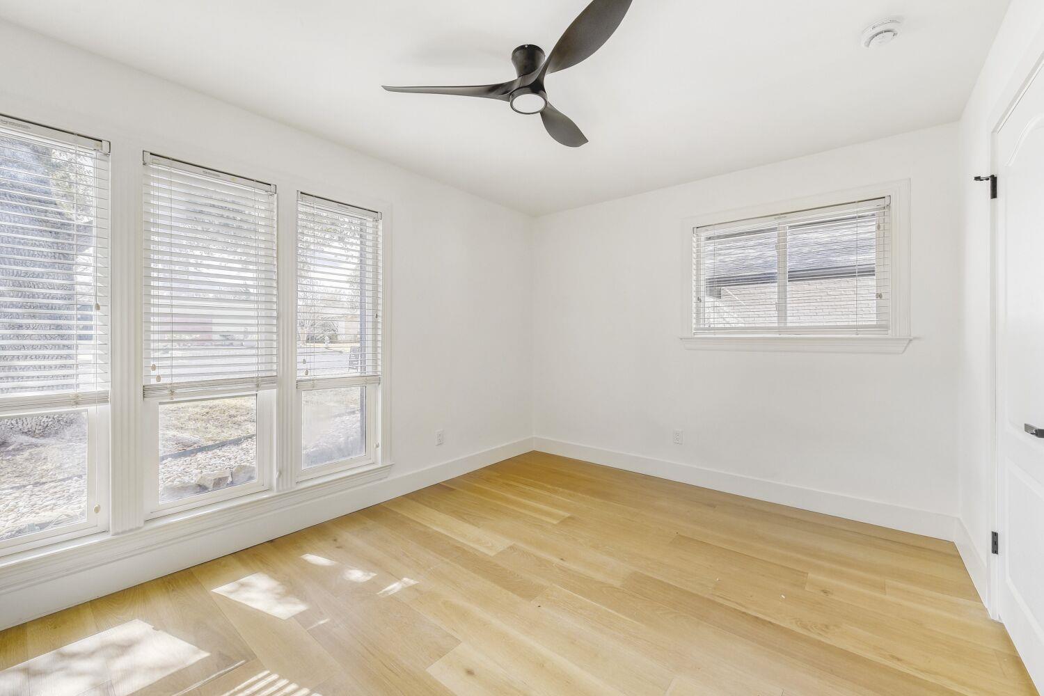 8702 Balcones Club Dr, Austin, TX 78750