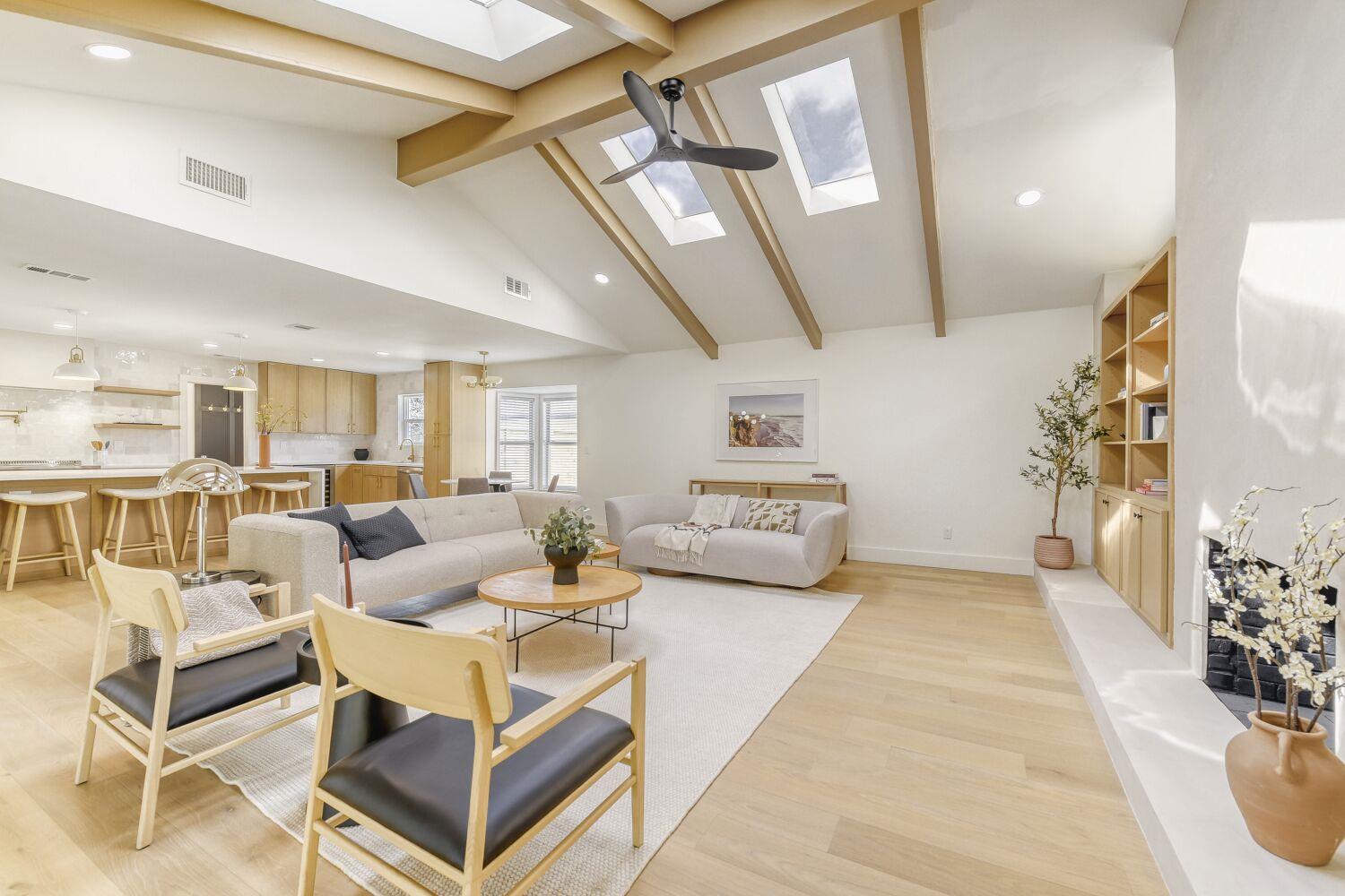 8702 Balcones Club Dr, Austin, TX 78750