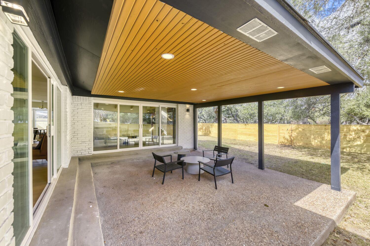 8702 Balcones Club Dr, Austin, TX 78750