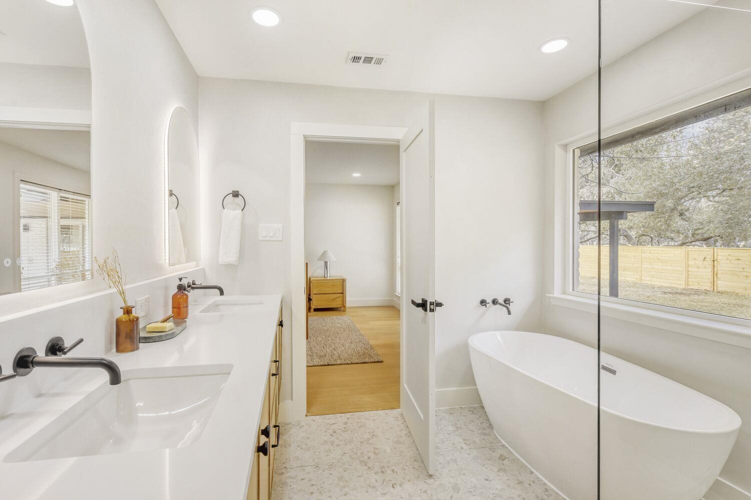 8702 Balcones Club Dr, Austin, TX 78750