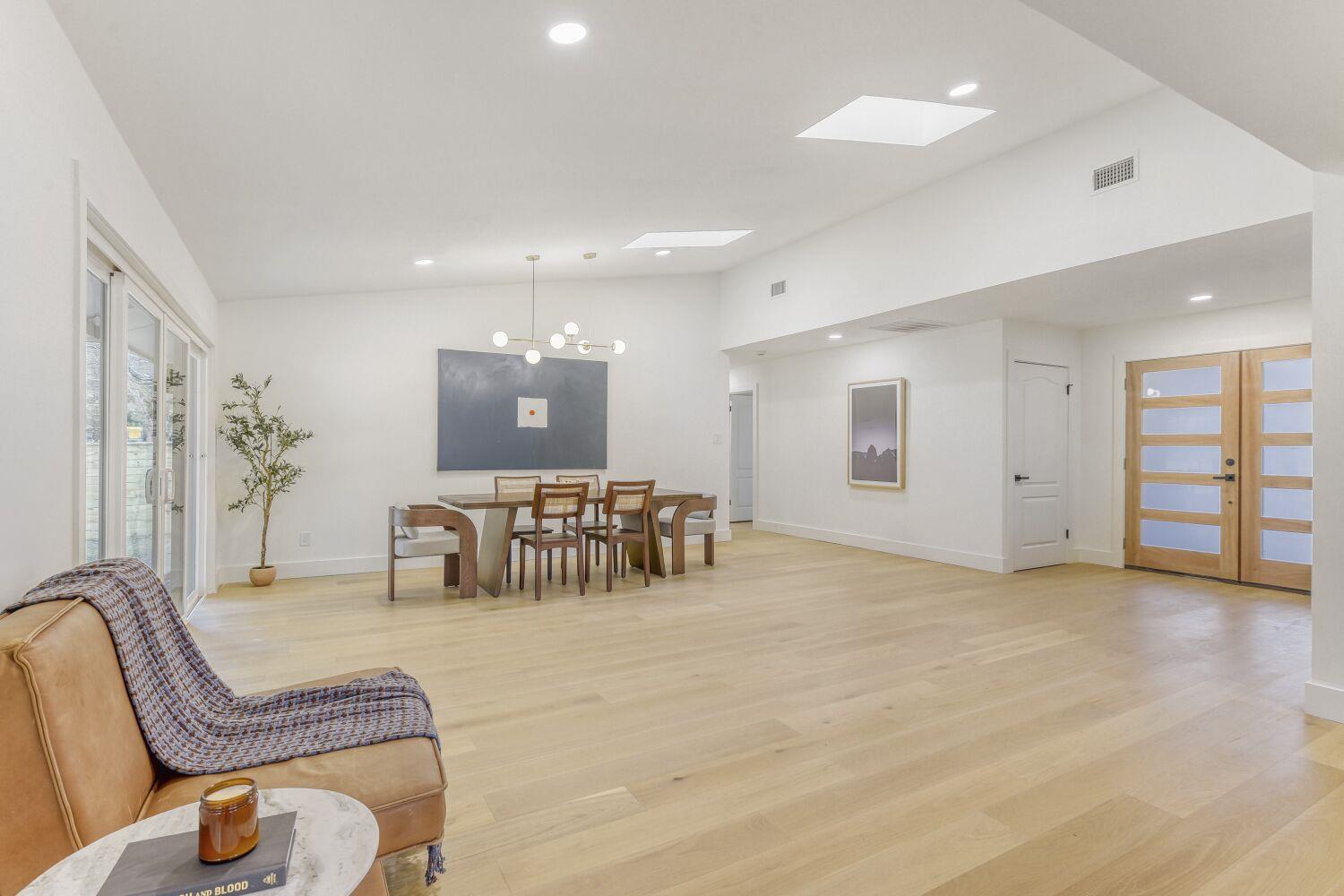 8702 Balcones Club Dr, Austin, TX 78750