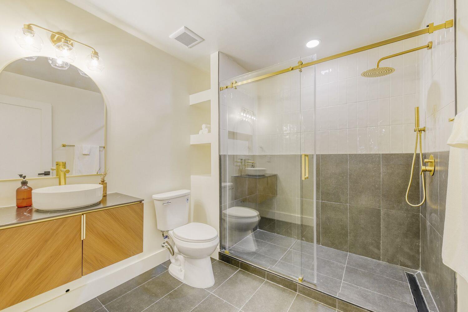 8702 Balcones Club Dr, Austin, TX 78750