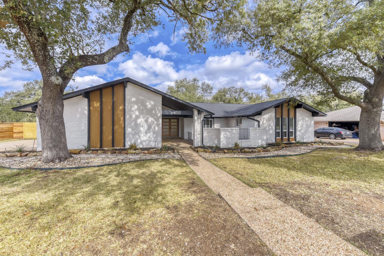 8702 Balcones Club Dr, Austin, TX 78750