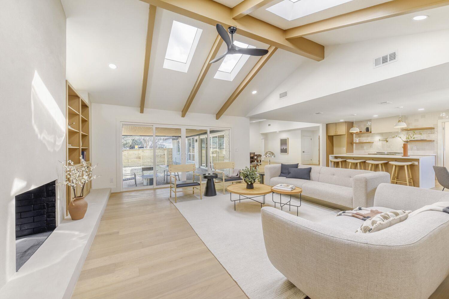 8702 Balcones Club Dr, Austin, TX 78750