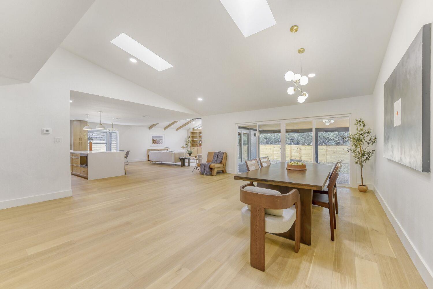 8702 Balcones Club Dr, Austin, TX 78750