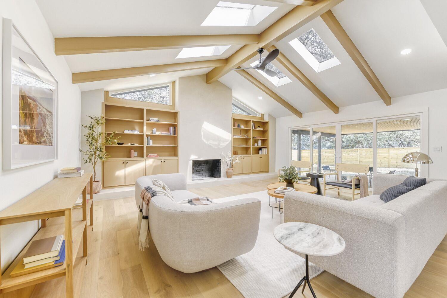 8702 Balcones Club Dr, Austin, TX 78750