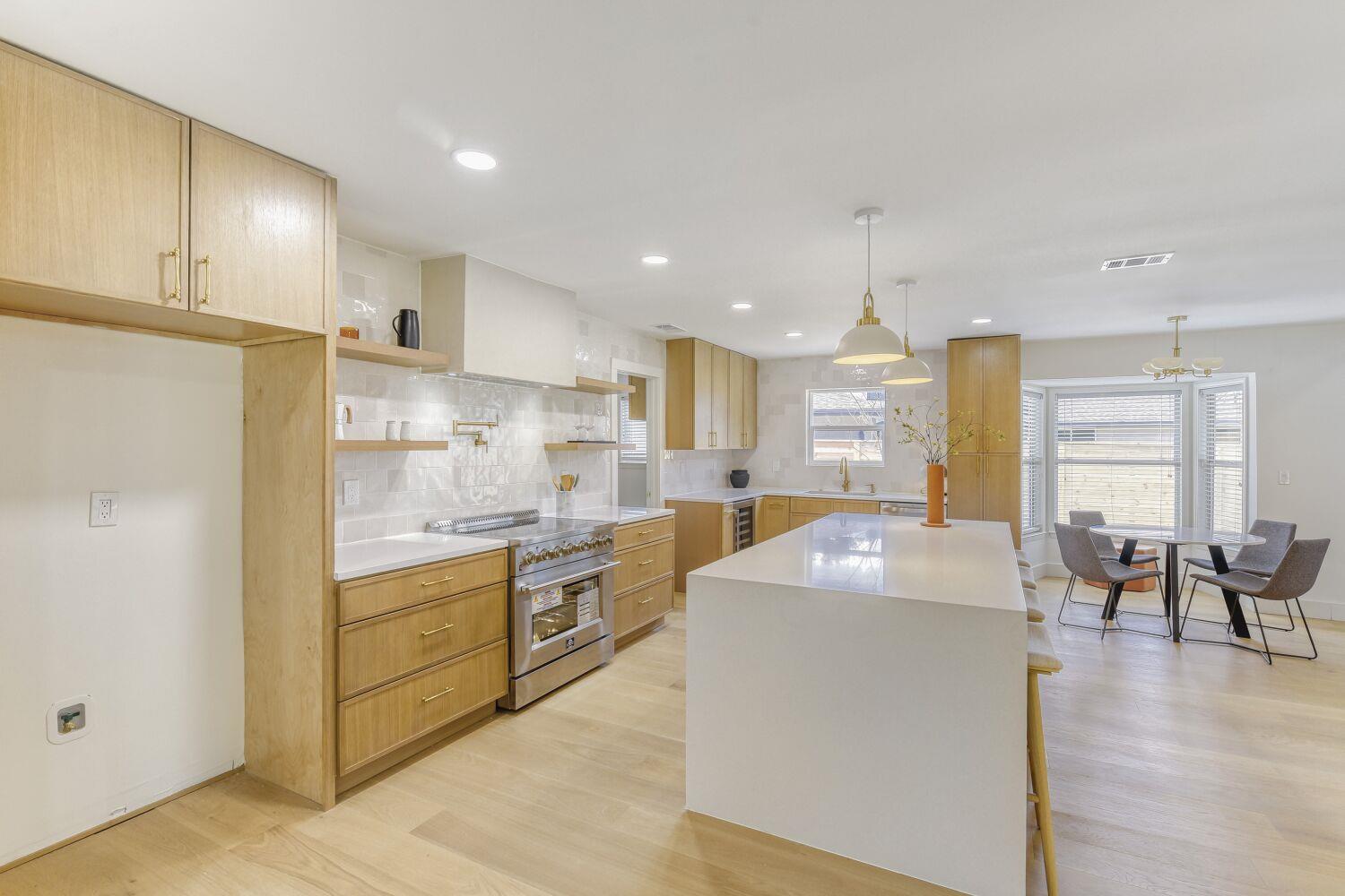 8702 Balcones Club Dr, Austin, TX 78750