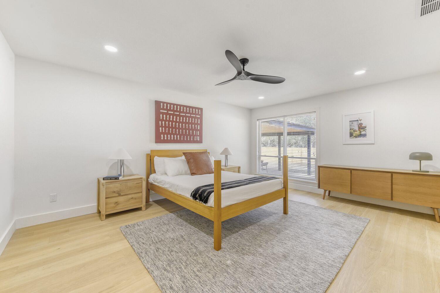 8702 Balcones Club Dr, Austin, TX 78750