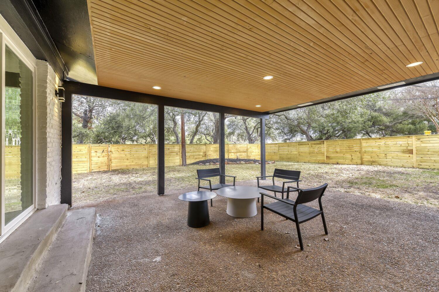 8702 Balcones Club Dr, Austin, TX 78750