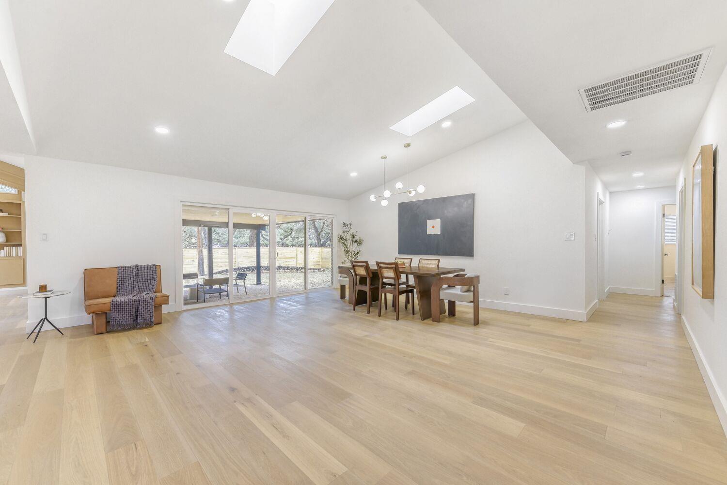 8702 Balcones Club Dr, Austin, TX 78750