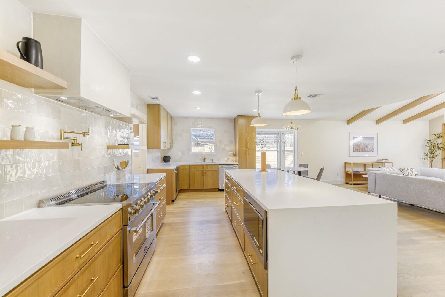 8702 Balcones Club Dr, Austin, TX 78750