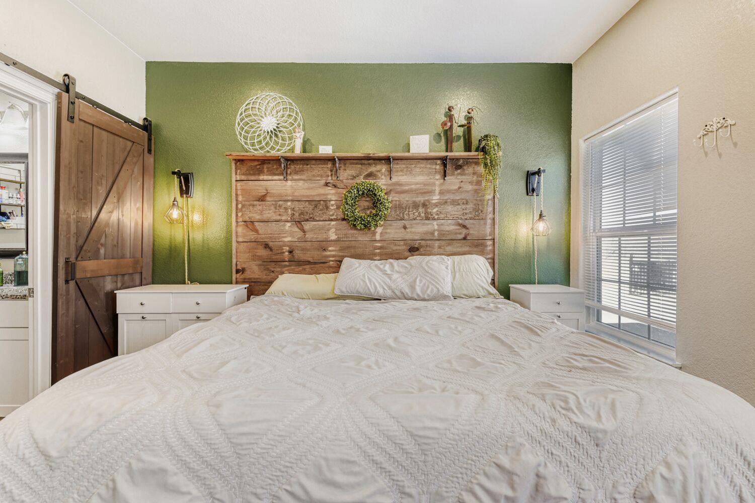 226 Spruce Ave, Luling, TX 78648