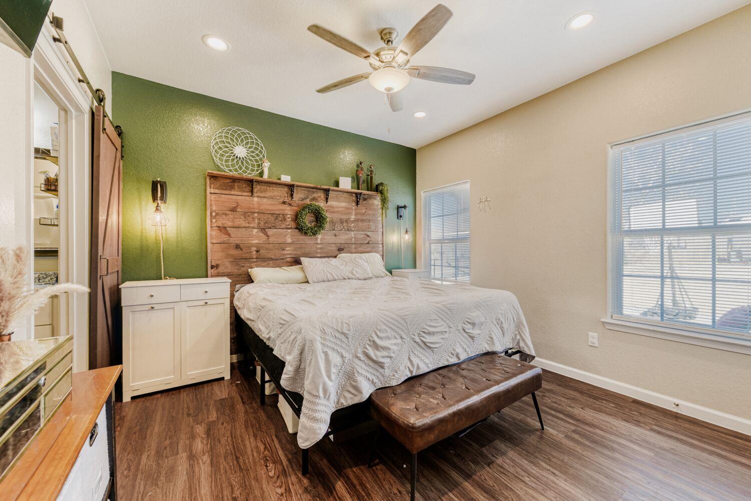 226 Spruce Ave, Luling, TX 78648